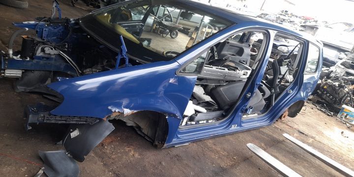 Far stanga cu lupa 0301233201 Volkswagen VW Touran 2004
