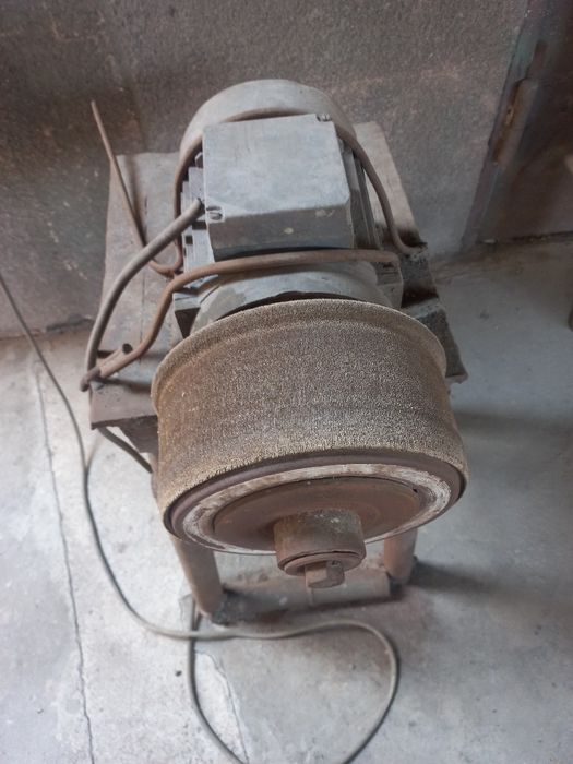 Наждачный станок лепестковый.