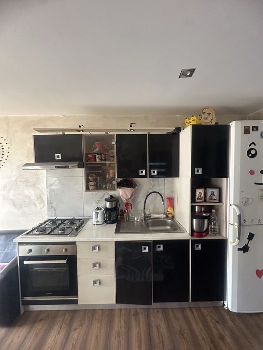 Vand mobila de bucatarie complet utilata .