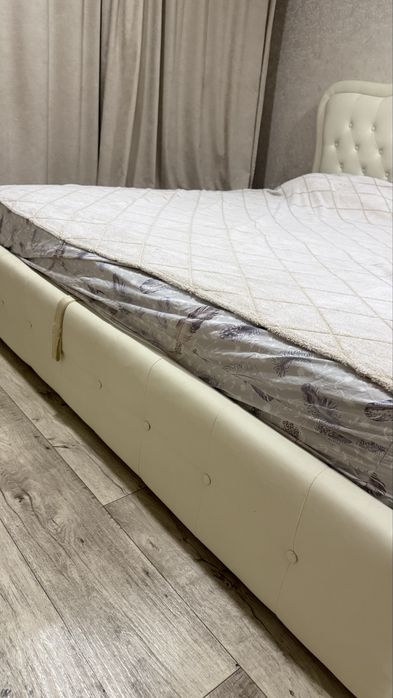Продам кровать 180*200