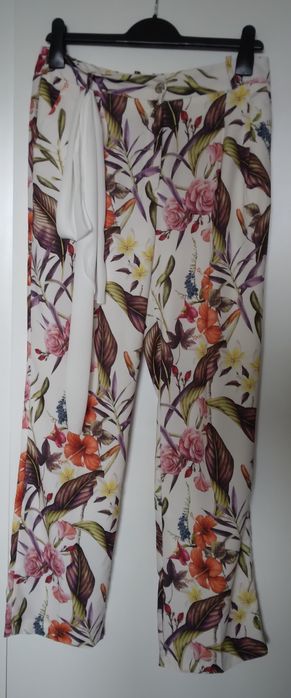 Pantaloni dama de vară, masura 40,talie 76 cm,material floral