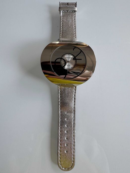 Интересен дамски часовник