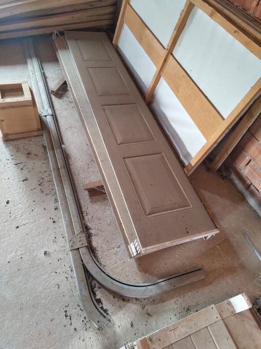 Vând ușa garaj tip rulou electric!!