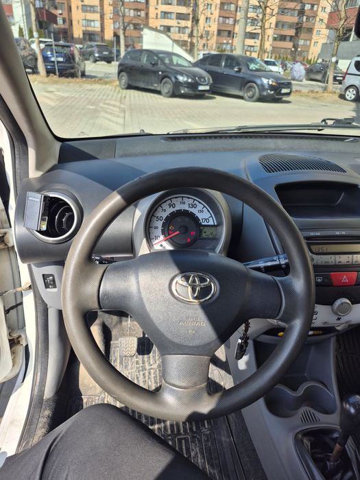 Vând Toyota Aygo  1.0