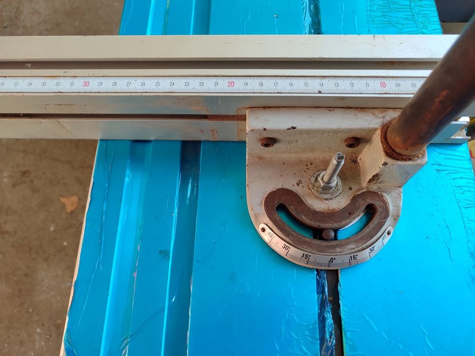 циркуляр за масив с чисто нова карета 1600мм.мотор 4 kw.без подрезвач