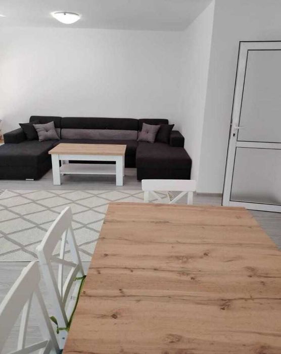 Дава се под наем Тристаен апартамент в Бургас, Център - 105 кв.м за 816 € - Снимка #2