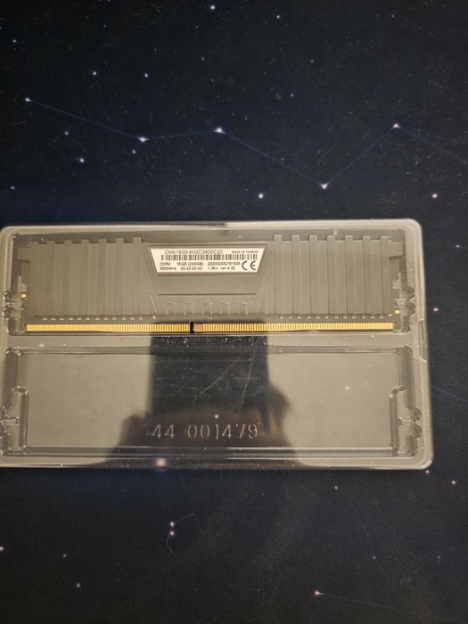 1x8 gb ram corsair 3600 mhz CL 18