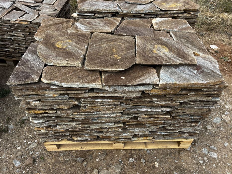 Кафяв камък-гнайс меча кожа за под