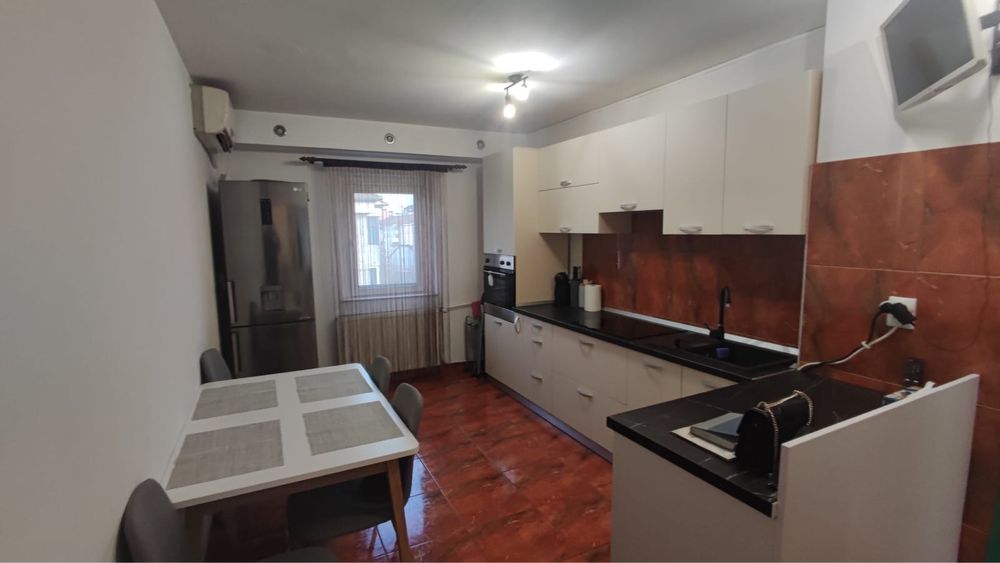 Vand apartament 3 camere