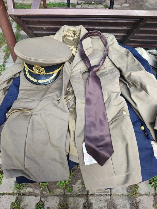 Costum militar complect