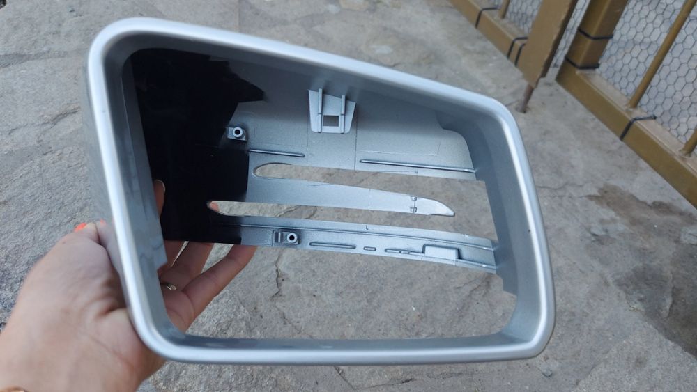 Мерц. Е350 Капачка(коруба)за огледало с мигач.