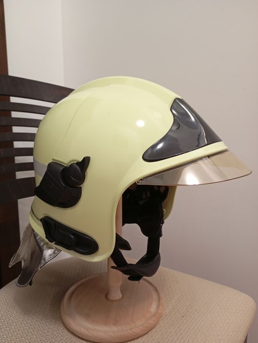 Пожарникарска каска