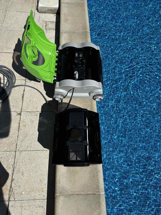 Интелигентен робот за почистване на вашия басейн