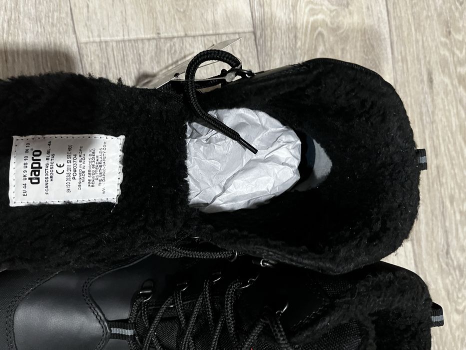 Продам новые зимние ботинки