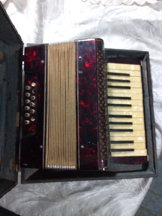 Продается Аккордеон