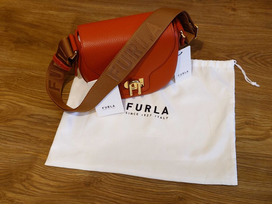 Кожена дамска чанта за рамо FURLA LOTUS