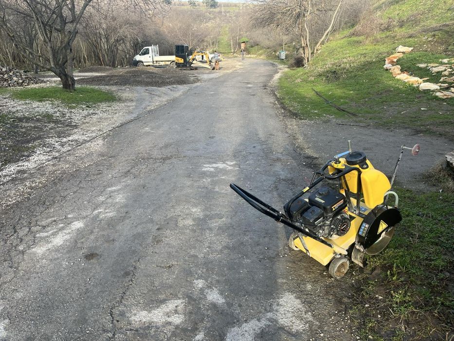 Услуги с мини багер, бобкат, самосвал и автовишка.