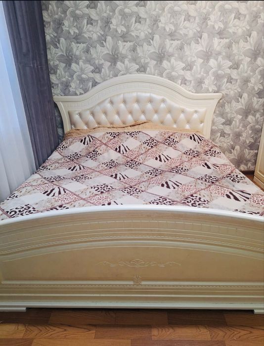 продается спальный гарнитур