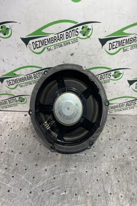 Boxa spate dreapta Volkswagen VW Touareg 2015