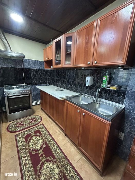 De vanzare casa la 5 min de Roman, 3 camere,teren de 817mp,Pret 99000e