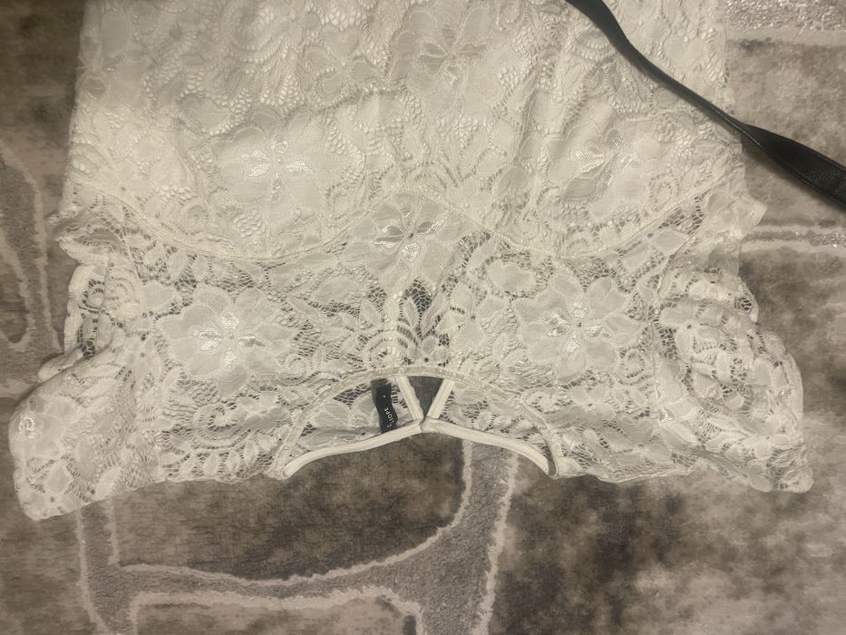 Бяла рокля от дантела