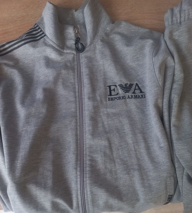 Vând trening barbati mărime s