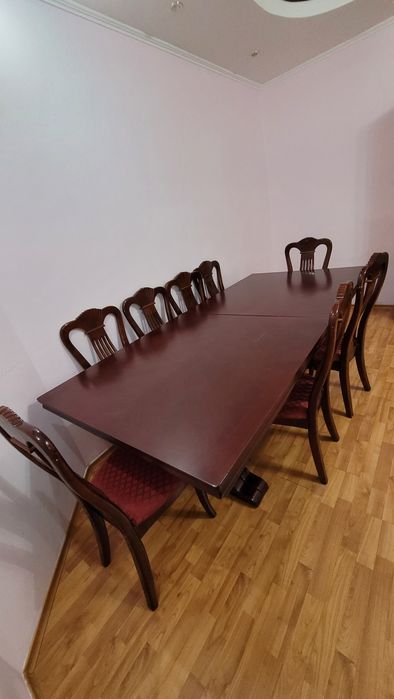 Стол со стульями