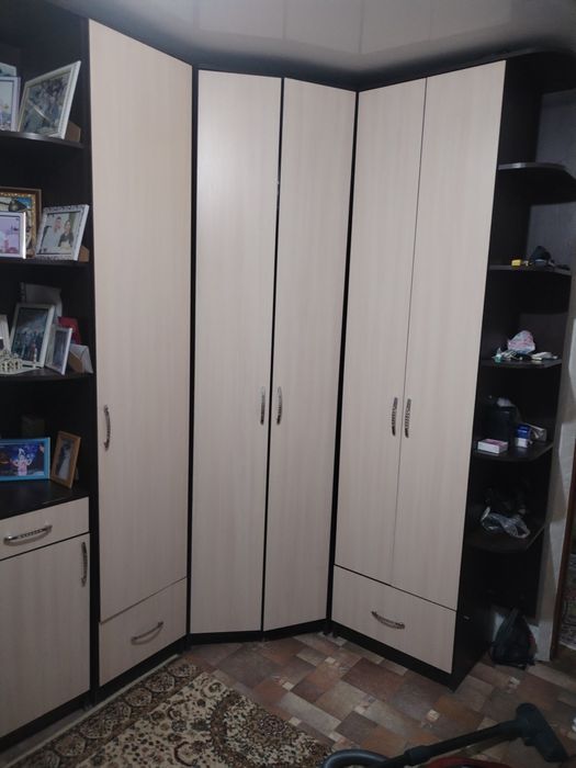 Продам угловой шкаф