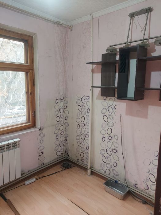 Продам в 8 микрорайоне 1а ком