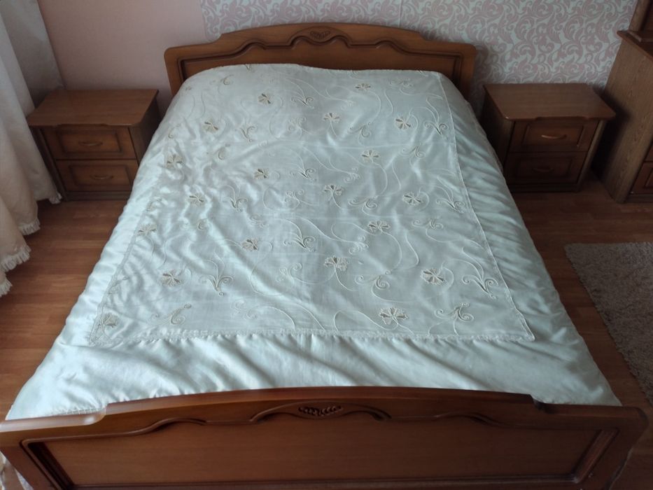 Спальный гарнитур +матрас