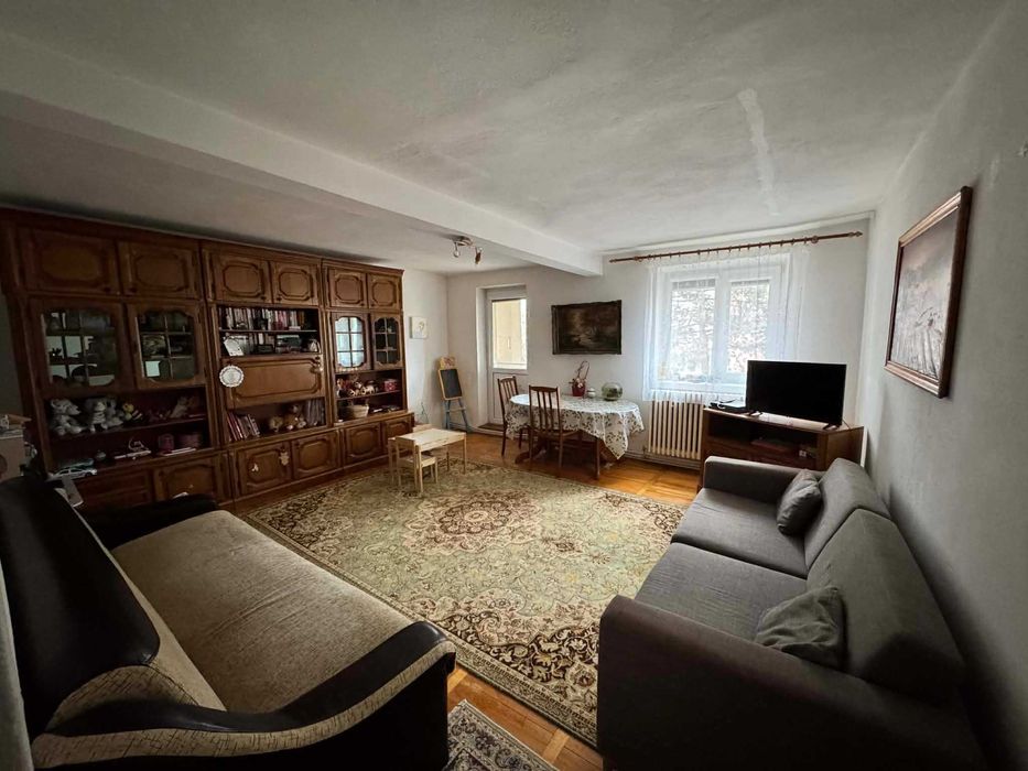 Vand apartament cu 4 camere, 2 bai, 3 balcoane - Uioara de Sus