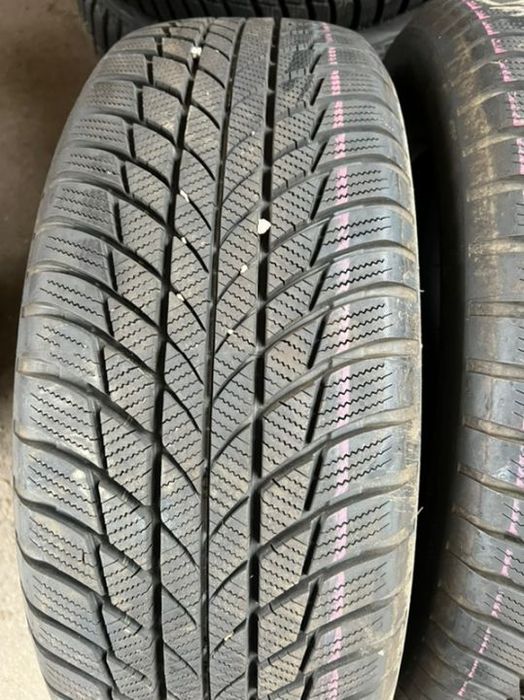 vând 4 anvelope 225/60/18 bridgestone de iarnă ca noi