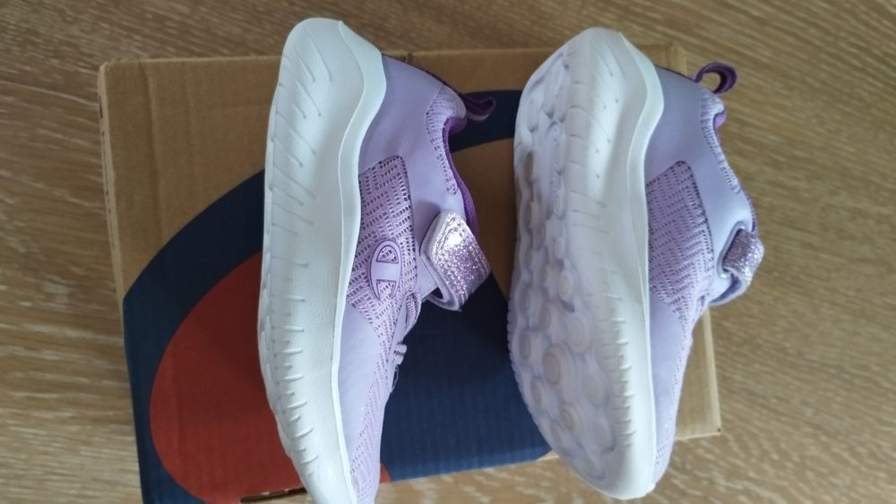 Маратонки и сандали Adidas