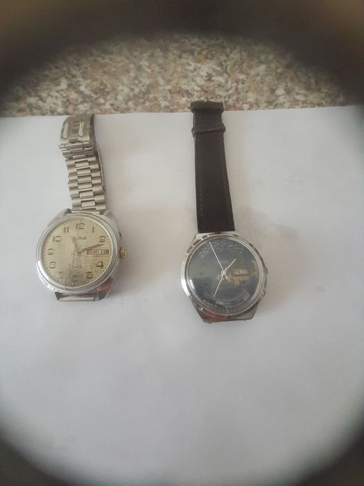 Vând ceasuri mecanice Raketa calendar, Wostok și Slava.