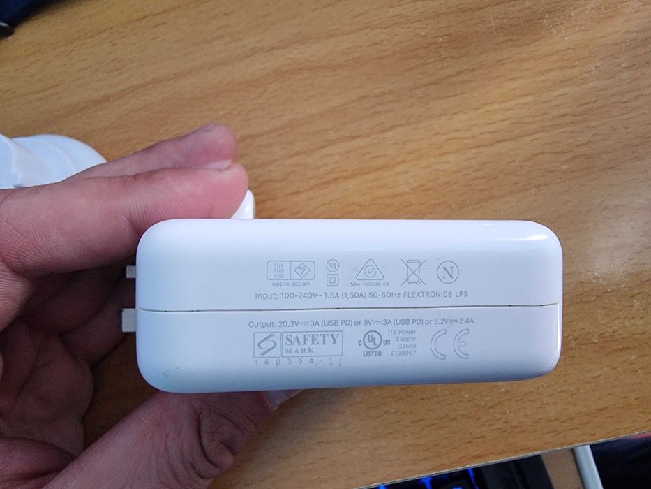 Incarcator alimentator original Apple Macbook USB-C 61W