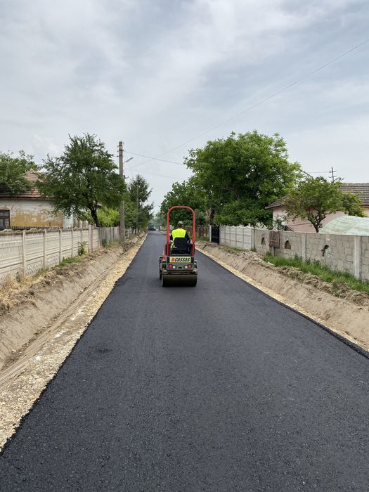 Inchiriez cilindru compactor