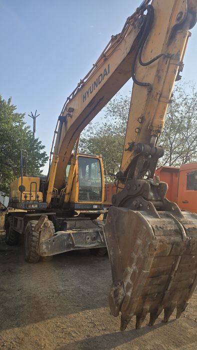 Экскаватор с вибропогружателем