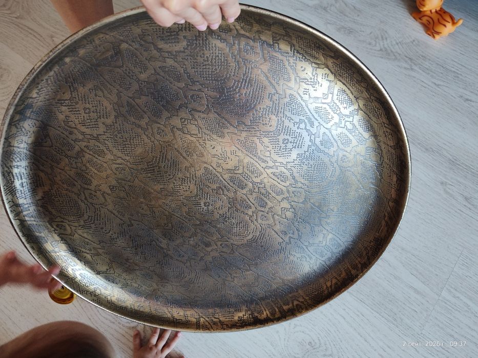Tavă mare aurie, diametru 50 cm, nouă