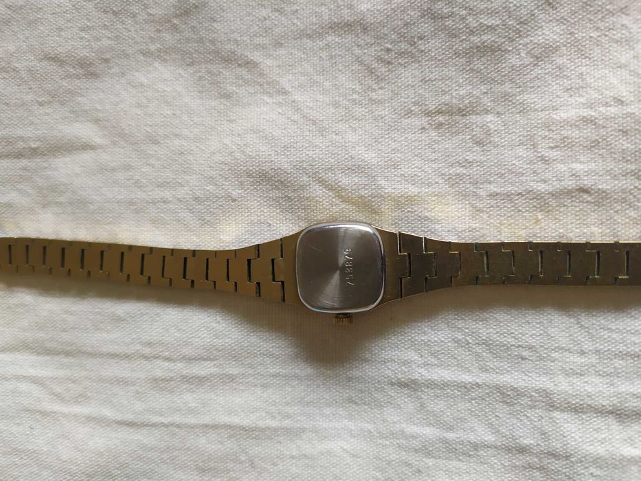 Продавам дамски часовник "Чайка"