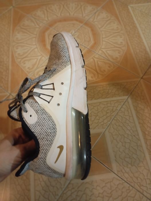 Маратонки Nike  39 номер