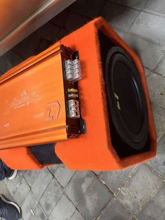 Продам сабвуфер Пиранья с усилителям две головы