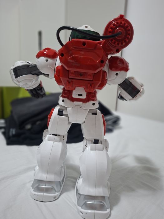 Robot inteligent cu telecomanda pentru  copii