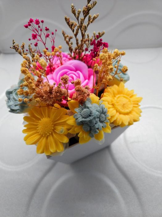 Вечен ,ароматен букет от соев восък,ръчно изработен.