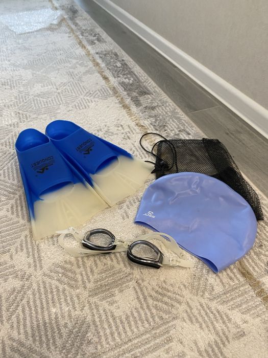 Очки, ласты, шапочка для плавания