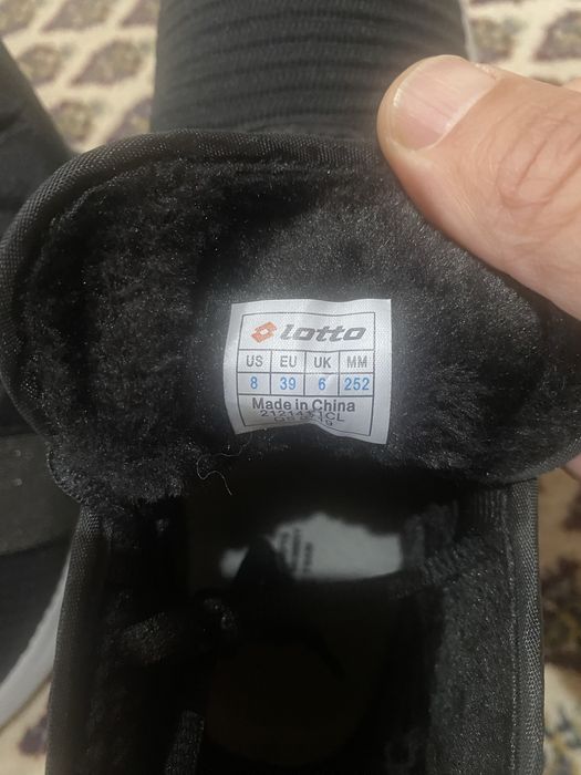 Спортни обувки 39н.