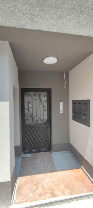 Продава се Тристаен апартамент в Асеновград - 135 кв.м за 919 €/кв.м - Снимка #4