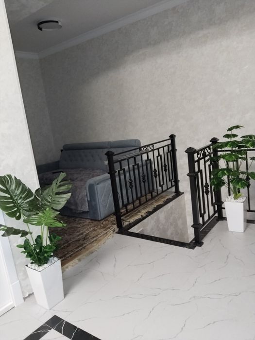 Zamona toyxona tarafda Duplex uy sotiladi!!!