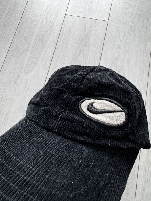 Șapcă Nike vintage și șapcă jack wolfskin
