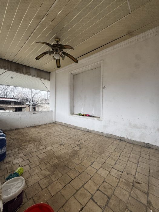 Очень хороший добротный дом кирпичный!