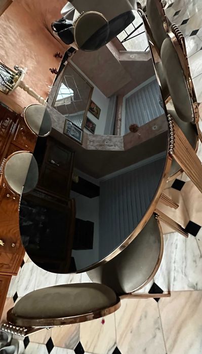 Masă dining din sticlă + 6 scaune elegante – design deosebit